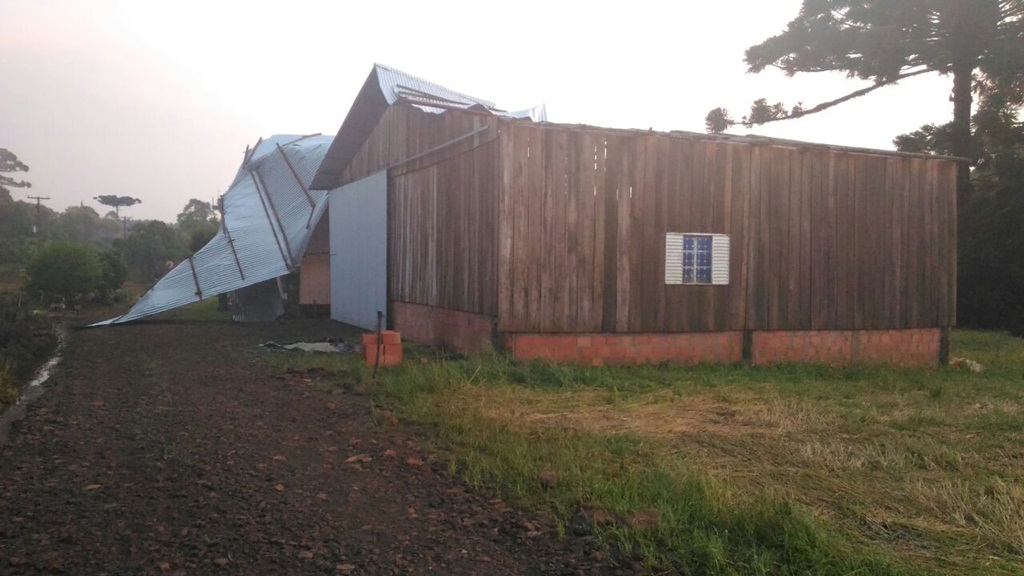 Ir para  <p><big>No &uacute;ltimo domingo (23), aconteceu em Viadutos e&nbsp;regi&atilde;o um temporal com granizo&nbsp;e ventos acima dos 100 km por hora.</big></p>

<p><big>Na Linha Santa Terezinha...